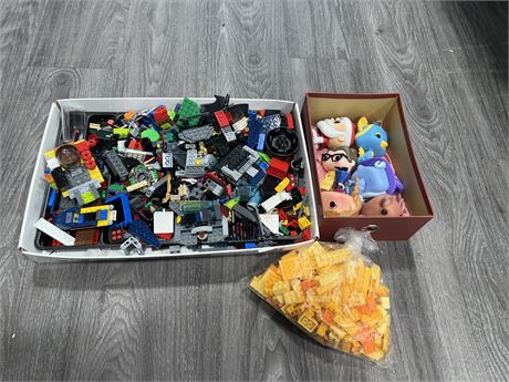 LOT OF MISC LEGO / FUNKO POPS