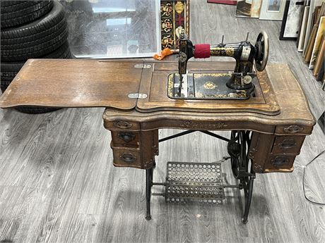 VINTAGE “WHITE” SEWING MACHINE W/ROLLING TABLE