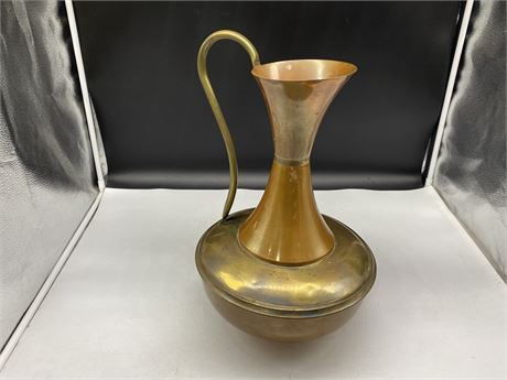 LARGE ANTIQUE BRASS & COPPER WATER JUG (18” tall)