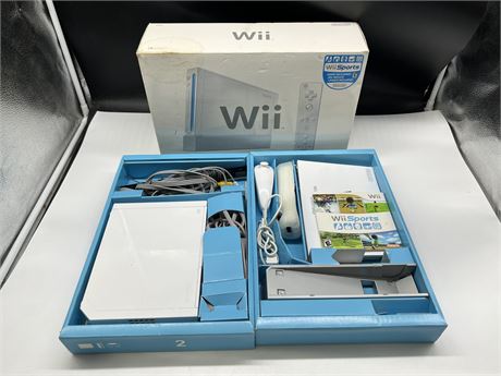 NINTENDO WII COMPLETE IN BOX W/GAME