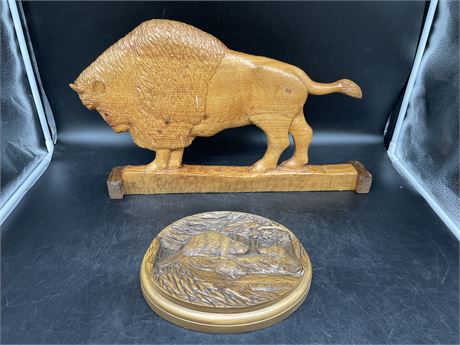 LARGE CARVED WOOD BUFFALO 21” LONG 13” TALL & BEAVER PLAQUE 10”