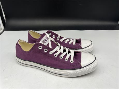 LIKE NEW CONVERSE SHOES SIZE M10 / W12