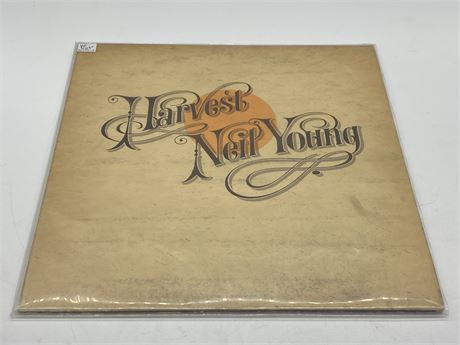 NEIL YOUNG - HARVEST - VG (slightly scratched)