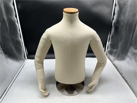 SHORT COUNTER TOP MANNEQUIN W/STAND (20” tall)