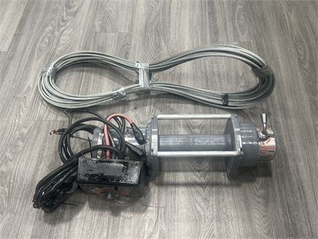 WARN 5000W 8000LB MOTOR COMPLETE W/ REMOTE & CABLE - MOTOR RECENTLY REPLACED