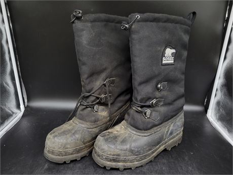 SOREL STEEL TOE INSULATED BOOTS (Size 10)