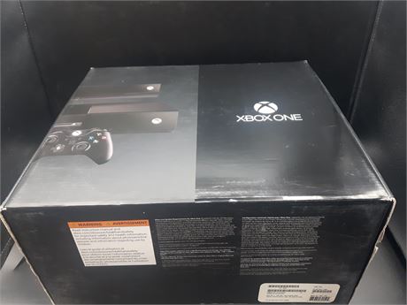 XBOX ONE CONSOLE (DAY ONE EDITION) CIB - VERY GOOD EDITION