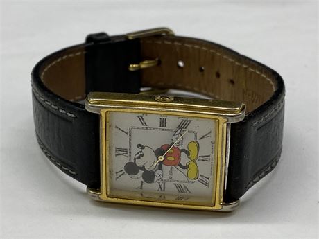 VINTAGE MICKEY MOUSE WATCH