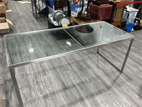 LARGE METAL FRAME TABLE W/GLASS TOP - GLASS HAS CHIPS (31.5”x75”x31.5”)