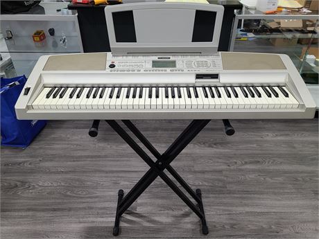 YAMAHA PORTABLE GRAND PIANO DGX-300 W/ SUSTAIN PEDAL