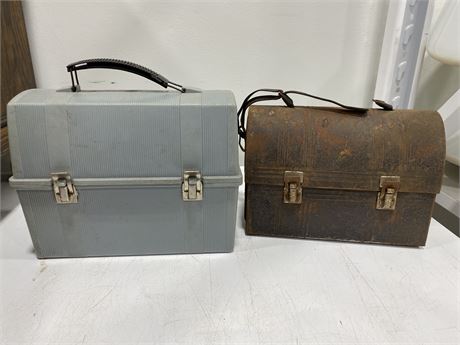 2 VINTAGE LUNCH BOXES - 1 METAL