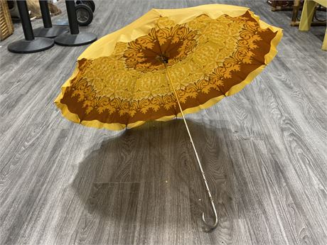FRENCH 1930s PARASOL IN GREAT CONDITION