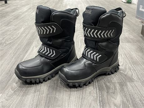 COUGAR WINTER BOOTS SIZE 6