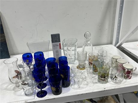 LOT OF MISC GLASSWARE / CUPS