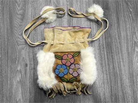 VINTAGE NATIVE HAND CRAFTED BEAD WORK, LEATHER & FUR BAG - 13”x11”