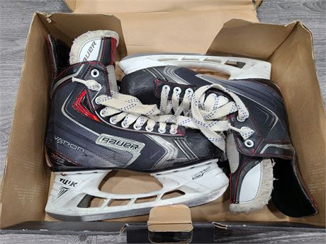 PAIR OF BAUER ICE SKATES - SIZE 8