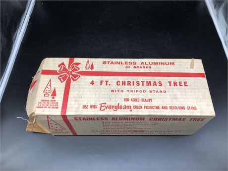 1950s STAINLESS ALUMINUM CHRISTMAS TREE IN BOX