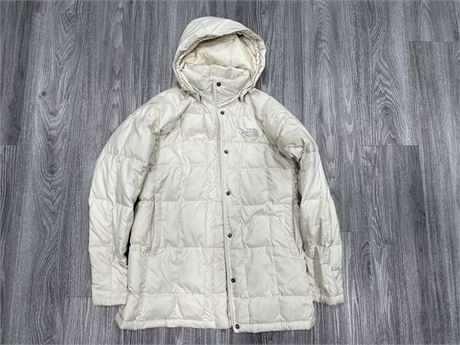 WOMANS SIZE M NORTH FACE DOWN JACKET