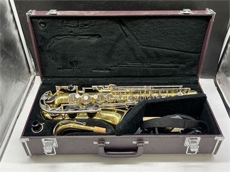 YAMAHA YAS-23 SAXOPHONE IN CASE W/ACCESSORIES - EXCELLENT CONDITION