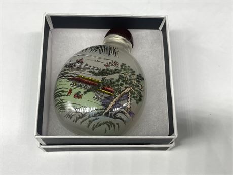 REVERSE PAINTED GLASS SNUFF BOTTLE 3”