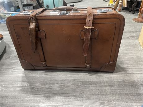 VINTAGE QUALITY LEATHER SUITCASE - GREAT CONDITION (14”x23”)