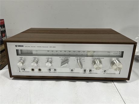 YAMAHA CR-420 STEREO RECEIVER - WORKS