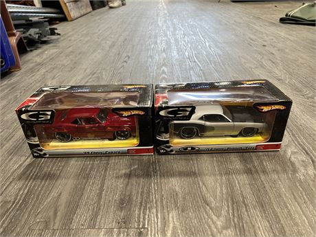 (2) 1:24 SCALE HOT WHEELS DIECAST CARS