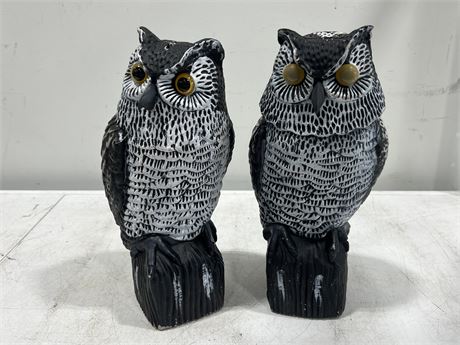 2 OWL GARDEN DECORATIONS (15” tall)