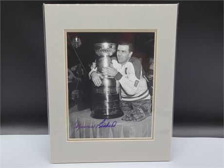 MAURICE ROCKET RICHARD (Montreal Canadiens) SIGNED PHOTOGRAPH, MATTED 11X14 WITH