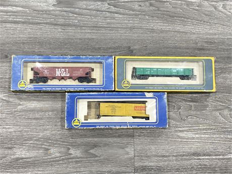 3 VINTAGE AHM TRAIN CARS (HO GAUGE) IN BOXES - LIKE NEW CONDITION (6”)