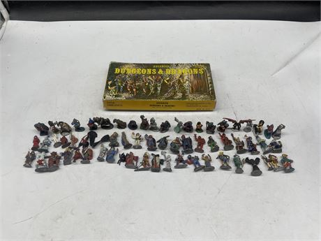 LARGE LOT OF 1970’S VINTAGE DUNGEON & DRAGONS METAL FIGURES IN BOX
