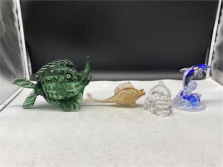 3 ART GLASS FISH & CANDLE HOLDER