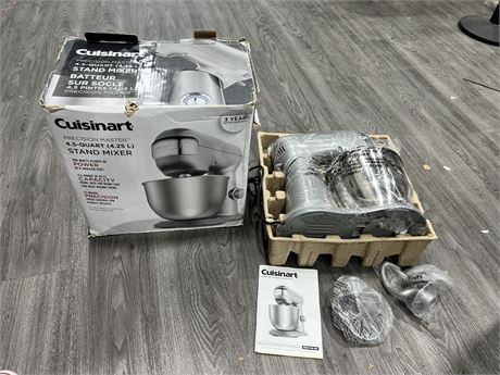 CUISINART STAND MIXER - NEVER USED