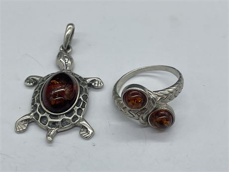 AMBER TURTLE PENDANT WITH RING