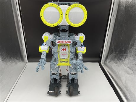 LARGE MECCANO ROBOT (2FT TALL)