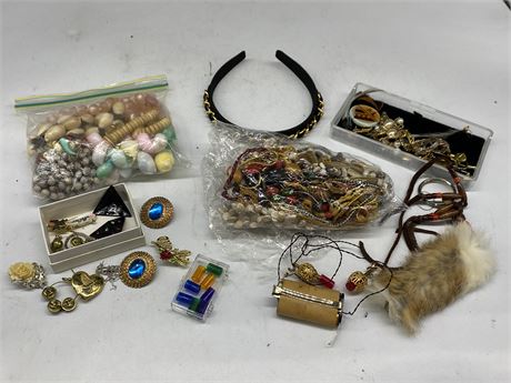 LOT OF MISC VINTAGE JEWELRY