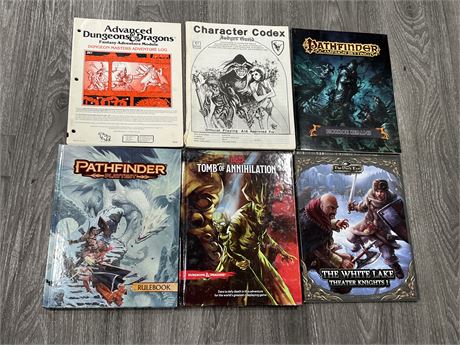 LOT OF DUNGEONS & DRAGONS BOOKS