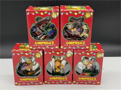 LOT OF 5 GARFIELD CHRISTMAS ORNAMENTS IN BOX