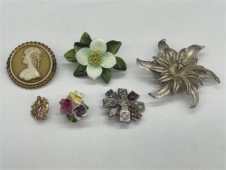 6 ASSORTED BROOCHES (LARGEST 3”)