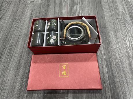 BRAND NEW IN BOX JAPANESE TEA POT & CUPS SET