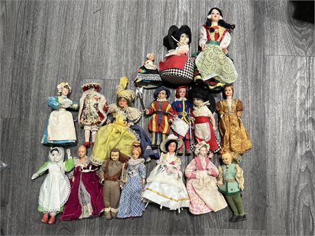 LOT OF EARLY VINTAGE DOLLS