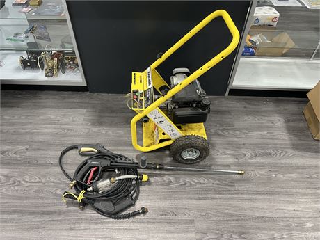 KARCHER 2400 PSI PRESSURE WASHER W/ ACCESSORIES - LIGHTLY USED