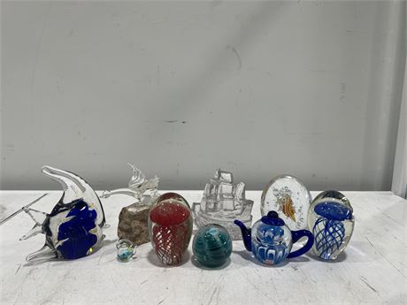 LOT OF ART GLASS PAPER WEIGHTS & ECT - LARGEST PIECE IS 5” TALL