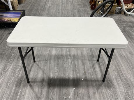 FOLD OUT PICNIC TABLE (4ft long)