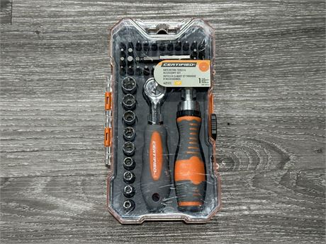 CERTIFIED 42PC RATCHETING TOOLS & ACCESSORY SET