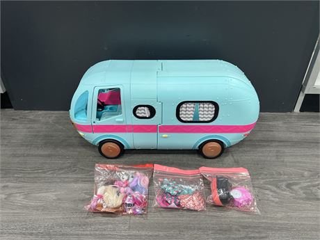 22” LONG HIPPY VAN STYLE TOY W/ ACCESSORIES