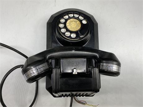 VINTAGE WALL MOUNT ROTARY PHONE