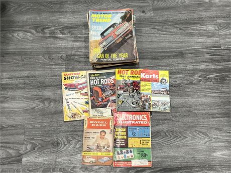 LOT OF VINTAGE 1960’s CAR MAGS