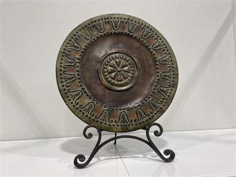 LARGE METAL PLATE ON STAND