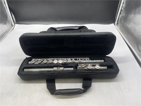 PRELUDE FLUTE BY CONN FLUTE + CASE